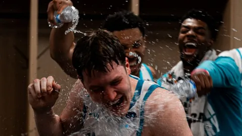 公牛主场逆风翻盘，吉迪超远三分绝杀湖人